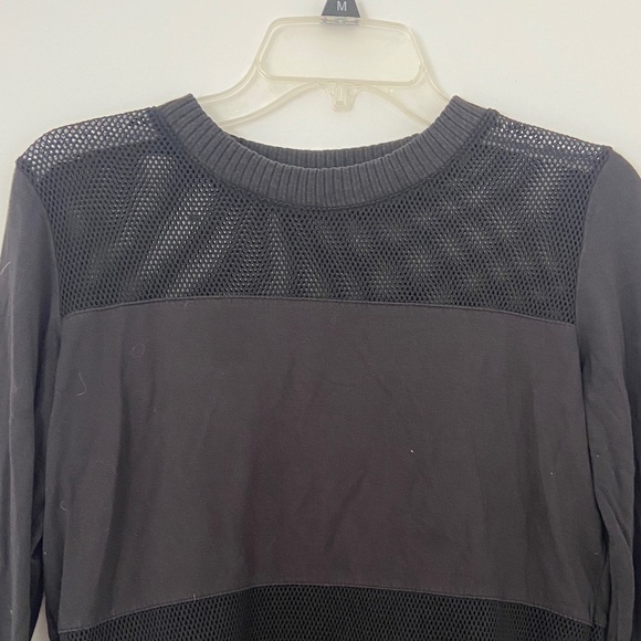 Alo Yoga Plank Long Sleeve Mesh Panel Top in black - Picture 4 of 10